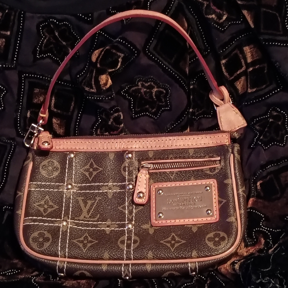 ❤️LOUIS VUITTON LV RIVET Pochette Mini Accessory Shoulder Bag Purse